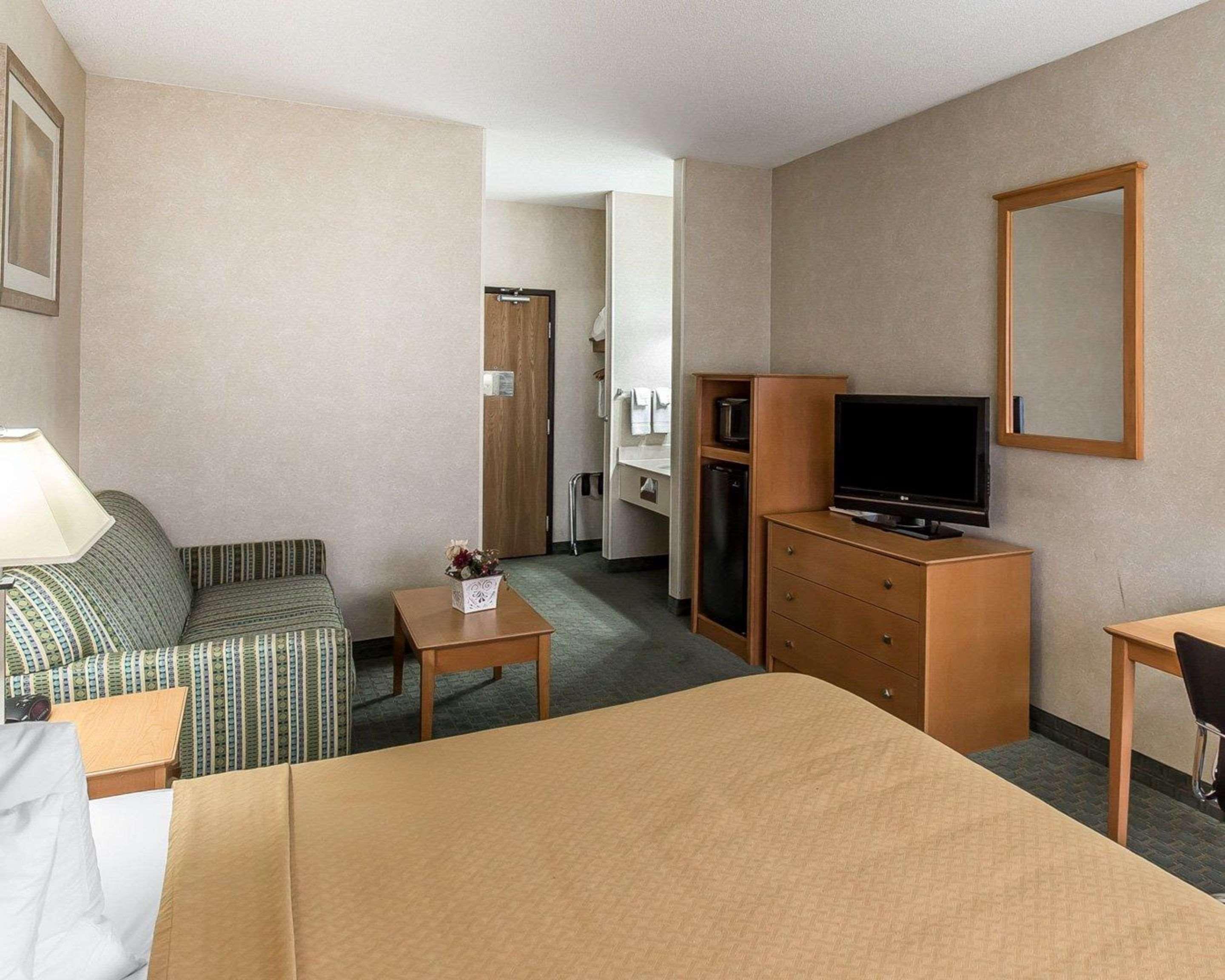 Quality Inn At Collins Road - Cedar Rapids Exterior foto